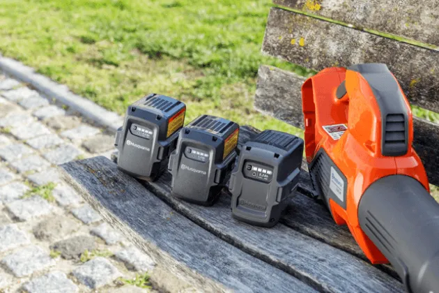 Время работы техники Husqvarna на одной зарядке акб