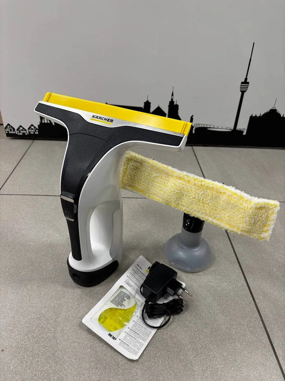 Стеклоочиститель Karcher WV 6 Plus (нетоварный вид упаковки, вмятина на корпусе пульверизатора) 1.633-741.1