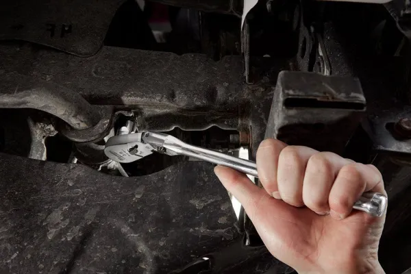 Трещотка шарнирная Milwaukee удлиненная со шпинделем 3/8" - 305 мм 4932479653