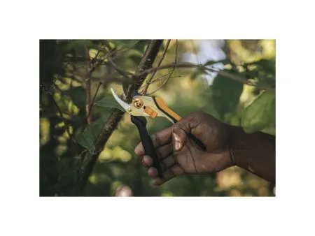 Секатор плоскостной металлический FISKARS Solid  P331 1057163