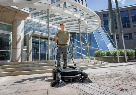 Подметальная машина Karcher KM 70/20 C 2SB Go!Further 1.517-123.0