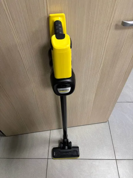 Пылесос Karcher VC 4 Cordless MyHome (б/у, нет кронштейна, ЗУ) 1.198-620.1