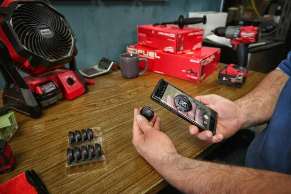 Метка отслеживания электронная Milwaukee One-key bluetooth BTM-4 4933478640