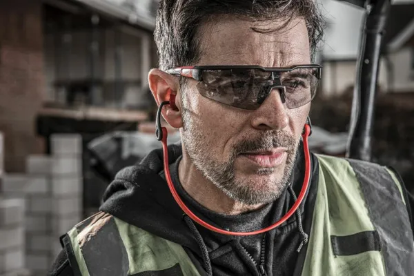 Очки с защитой от царапин и запотевания серые Milwaukee 4932478907