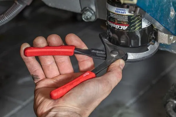 Ключ зажимной Milwaukee для снятия ПВХ/масляного фильтров 4932492511