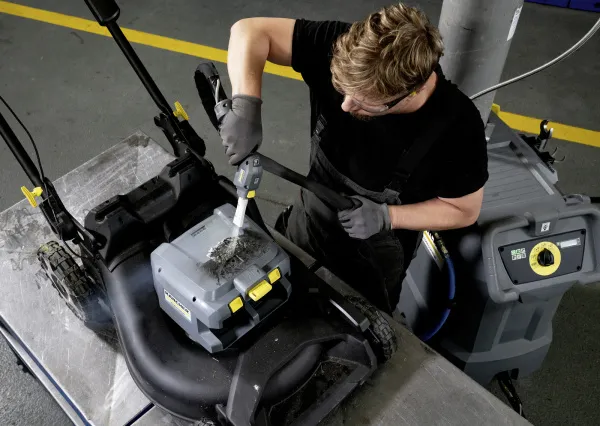 Аппарат для очистки сухим льдом со встроенным генератором сухого льда Karcher IB 10/8 L2P 1.574-200.0