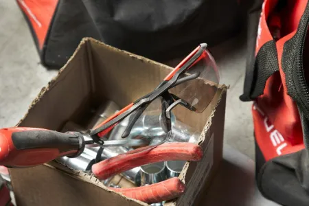 Очки с защитой от царапин и запотевания серые Milwaukee 4932478907