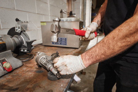 Стальной молоток Milwaukee с шаровидным бойком 680 g Ball Peen Hammer 4932492347 Стальной молоток Milwaukee с шаровидным бойком 680 g Ball Peen Hammer 4932492347