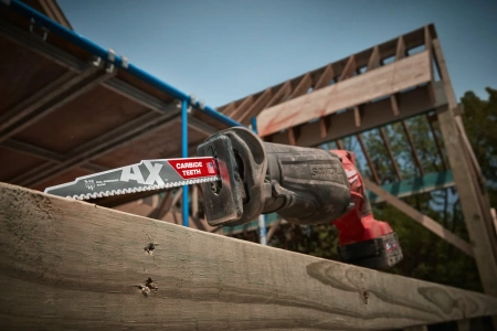 Полотно для сабельной пилы, демонтажное по дереву, дереву с гвоздями, пластику с твердосплавными зубьями Milwaukee AX CARBIDE TEETH 230 мм/ шаг зуба 5 мм (1 шт) (экоупак.) (замена для 48005226) 48475226