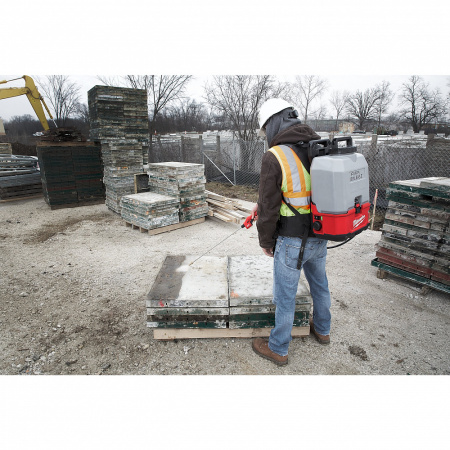 Опрыскиватель Milwaukee с ёмкостью для обработки бетона M18™ SWITCH TANK™  15 л 4933471371