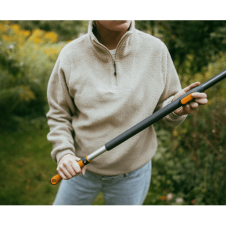 Черенок алюминиевый телескопический М 119-174см OneClick FISKARS 1080671