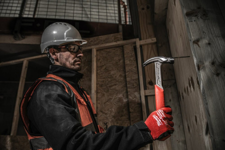 Молоток Milwaukee стальной с прямым гвоздодером 20 унций/570 грамм 4932478654 Молоток Milwaukee стальной с прямым гвоздодером 20 унций/570 грамм 4932478654