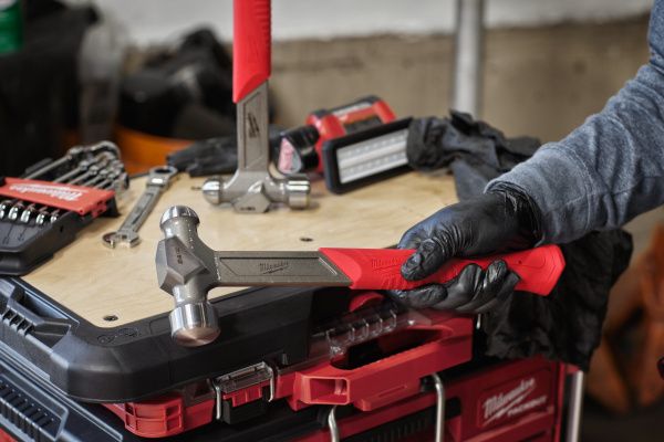 Стальной молоток Milwaukee с шаровидным бойком 680 g Ball Peen Hammer 4932492347 Стальной молоток Milwaukee с шаровидным бойком 680 g Ball Peen Hammer 4932492347