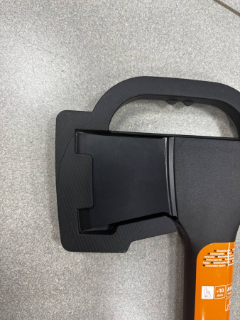 Топор универсальный Solid A10 FISKARS (трещина на чехле, царапина на топорище) 1051085.Y