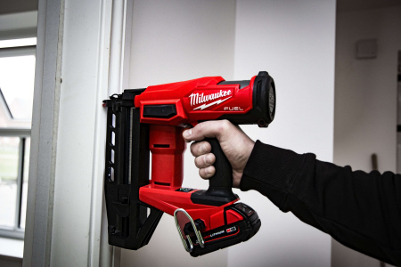 Аккумуляторный гвоздезабиватель (нейлер) Milwaukee с прямым магазином M18 FN16GS-0X FUEL (без АКБ и ЗУ) 4933493353 Степлеры