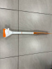 Щетка для снега со скребком FISKARS SnowXpert (отломана часть скребка) 1019352.Y