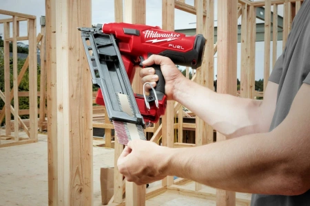 Нейлер с одиночным выстрелом Milwaukee M18 FFNS-502C  4933478302 Степлеры