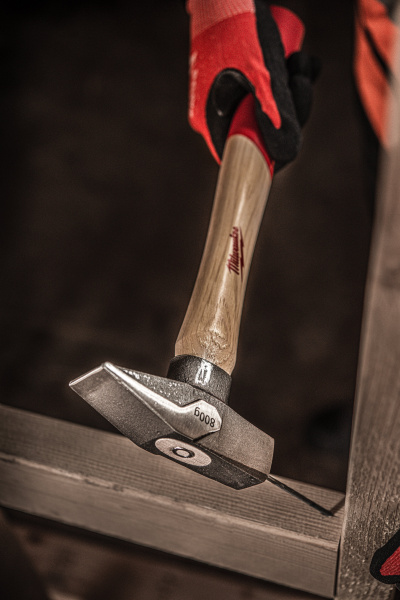 Молоток инженерный Milwaukee с рукояткой из гикори 800 грамм 4932478669 Молоток инженерный Milwaukee с рукояткой из гикори 800 грамм 4932478669