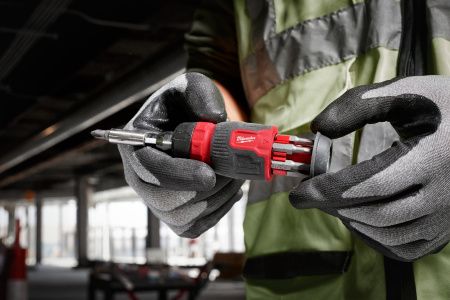 Отвертка компактная многофункциональная Milwaukee с храповым механизмом 8 в 1 4932480581