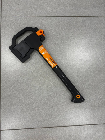 Топор универсальный Solid A10 FISKARS (трещина на чехле, царапина на топорище) 1051085.Y