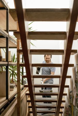 Аккумуляторный вертикальный пылесос Karcher VC 6 Cordless OurFamily Pet 1.198-673.0