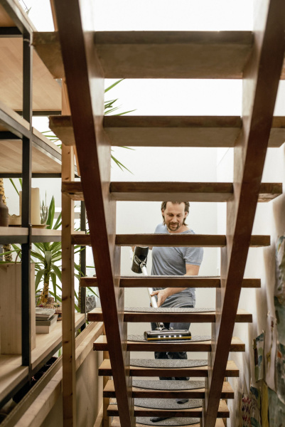 Аккумуляторный вертикальный пылесос Karcher VC 6 Cordless OurFamily Pet 1.198-673.0