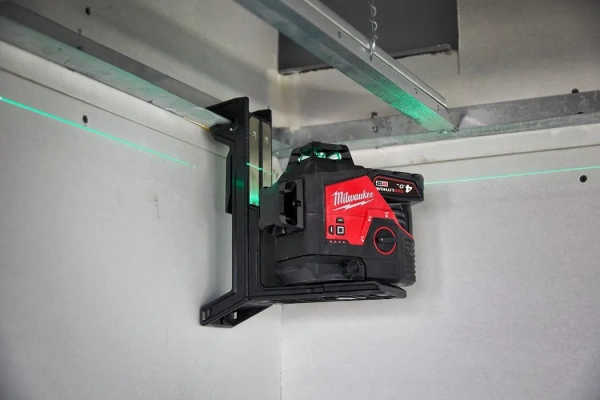 Нивелир лазерный мультилинейный Milwaukee M12 3PL-401C  4933478102