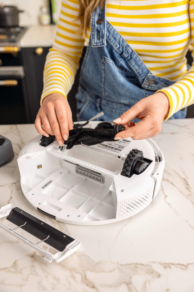 Робот-пылесос с функцией влажной уборки Karcher RCV 2 1.269-670.0