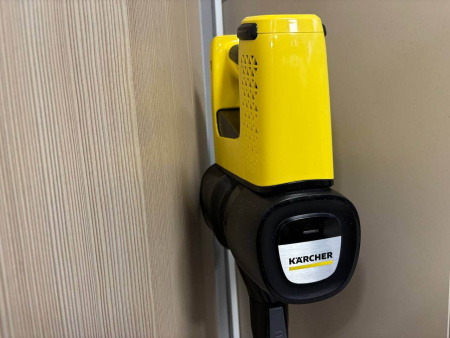 Пылесос Karcher VC 4 Cordless MyHome (б/у, нет кронштейна, ЗУ) 1.198-620.1
