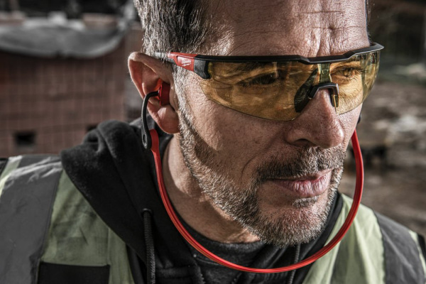 Очки с защитой от царапин и запотевания желтые Milwaukee 4932478927