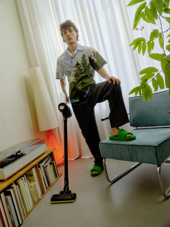 Пылесос вертикальный аккумуляторный Karcher VC 4 Cordless MyHome Car 1.198-632.0 Пылесос вертикальный аккумуляторный Karcher VC 4 Cordless MyHome Car 1.198-632.0