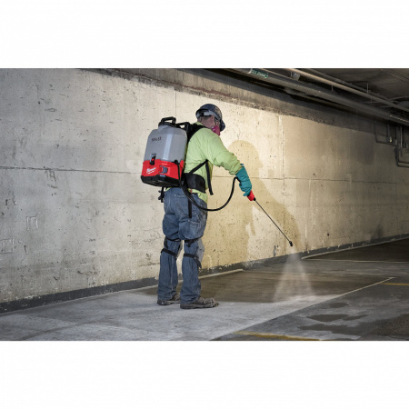 Опрыскиватель Milwaukee с ёмкостью для обработки бетона M18™ SWITCH TANK™  15 л 4933471371