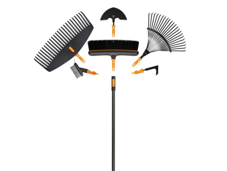 Тяпка для уборки травы с дорожек FISKARS OneClick 1080687
