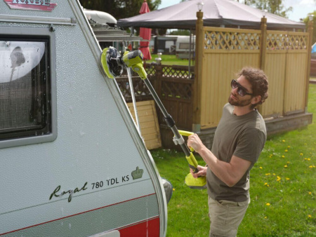 Телескопическая щетка RYOBI R18TPS-0 ONE + (без АКБ и ЗУ) 5133004847