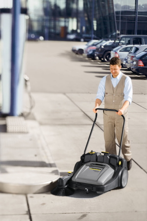 Подметальная машина Karcher KM 70/30 C Bp Pack 1.517-214.0