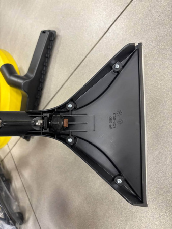 Пылесос Karcher SE 4 (2 шт. в полном комплекте, небольшиие царапины, в 3 шт. остутвуют элементы комплектации ) 1.081-130.1