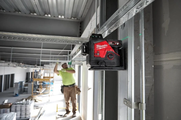 Нивелир лазерный мультилинейный Milwaukee M12 3PL-401C  4933478102