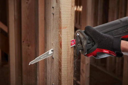 Полотно для сабельной пилы, демонтажное по дереву, дереву с гвоздями, пластику с твердосплавными зубьями Milwaukee AX CARBIDE TEETH 230 мм/ шаг зуба 5 мм (1 шт) (экоупак.) (замена для 48005226) 48475226