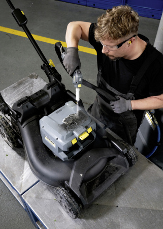 Аппарат для очистки сухим льдом со встроенным генератором сухого льда Karcher IB 10/8 L2P 1.574-200.0