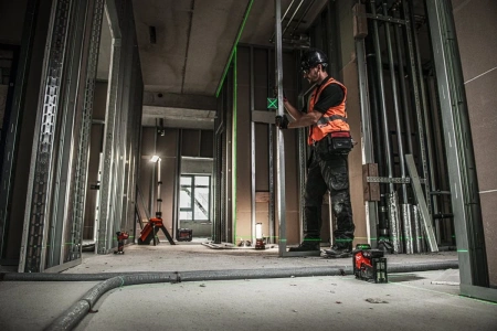 Нивелир лазерный мультилинейный Milwaukee M12 3PL-0C  4933478103 Нивелир лазерный мультилинейный Milwaukee M12 3PL-0C  4933478103