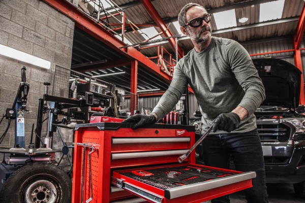 Шкаф металлический на колесиках Milwaukee для хранения инструментов SRC27/7-1 4932498252