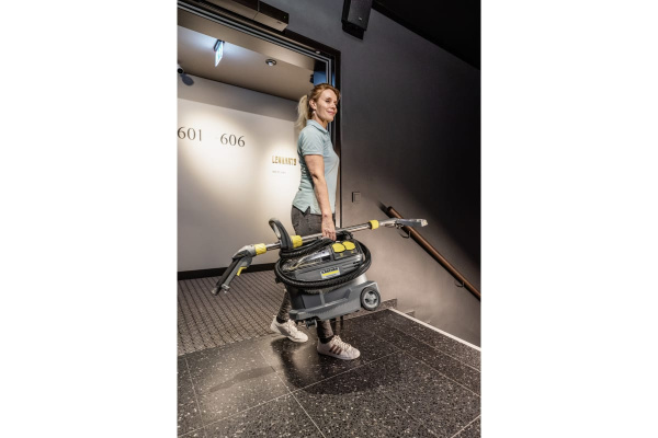 Аппарат для чистки ковров Karcher Puzzi 8/1  Аппарат для чистки ковров Karcher Puzzi 8/1
