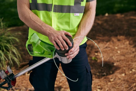 Триммер аккумуляторный Greenworks 82V GD82LTK5 (1хАКБ 5 Ач и ЗУ) 40 см 2110607UB Триммер аккумуляторный Greenworks 82V GD82LTK5 (1хАКБ 5 Ач и ЗУ) 40 см 2110607UB