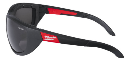 Очки с повышенной защитой с уплотняющей вставкой затемненные Milwaukee 4932471886 Очки с повышенной защитой с уплотняющей вставкой затемненные Milwaukee 4932471886