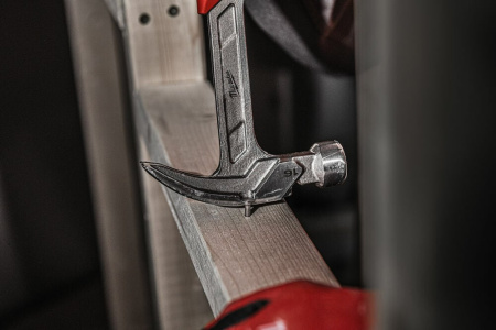 Молоток Milwaukee стальной с прямым гвоздодером 20 унций/570 грамм 4932478654 Молоток Milwaukee стальной с прямым гвоздодером 20 унций/570 грамм 4932478654