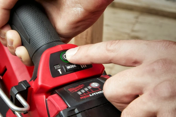 Монтажный нейлер Milwaukee M18 FFN21-0C  4933478993 Степлеры
