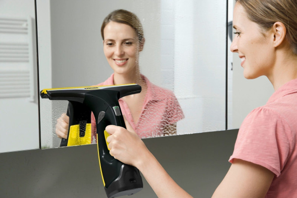Стеклоочиститель Karcher WV 2 Black Edition (1.633-426.0) Стеклоочиститель Karcher WV 2 Black Edition (1.633-426.0)