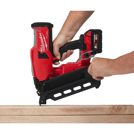 Аккумуляторный нейлер Milwaukee M18 FDN-0X (без АКБ и ЗУ) 4933493600 Степлеры