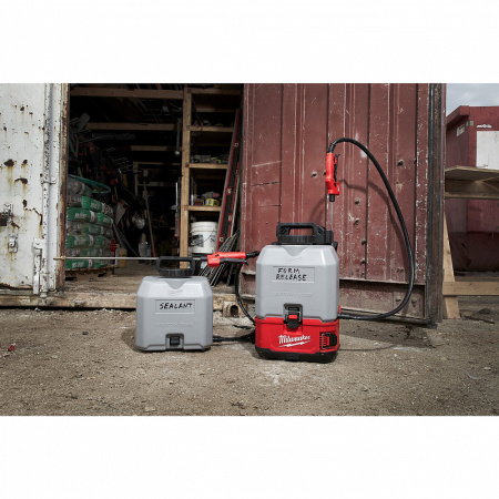 Опрыскиватель Milwaukee с ёмкостью для обработки бетона M18™ SWITCH TANK™  15 л 4933471371