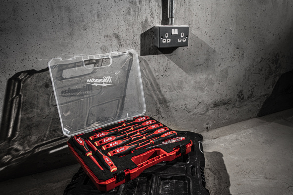 Набор трехгранных отверток Milwaukee VDE SL/PH/PZ/T + тестер напряжения 4932479095